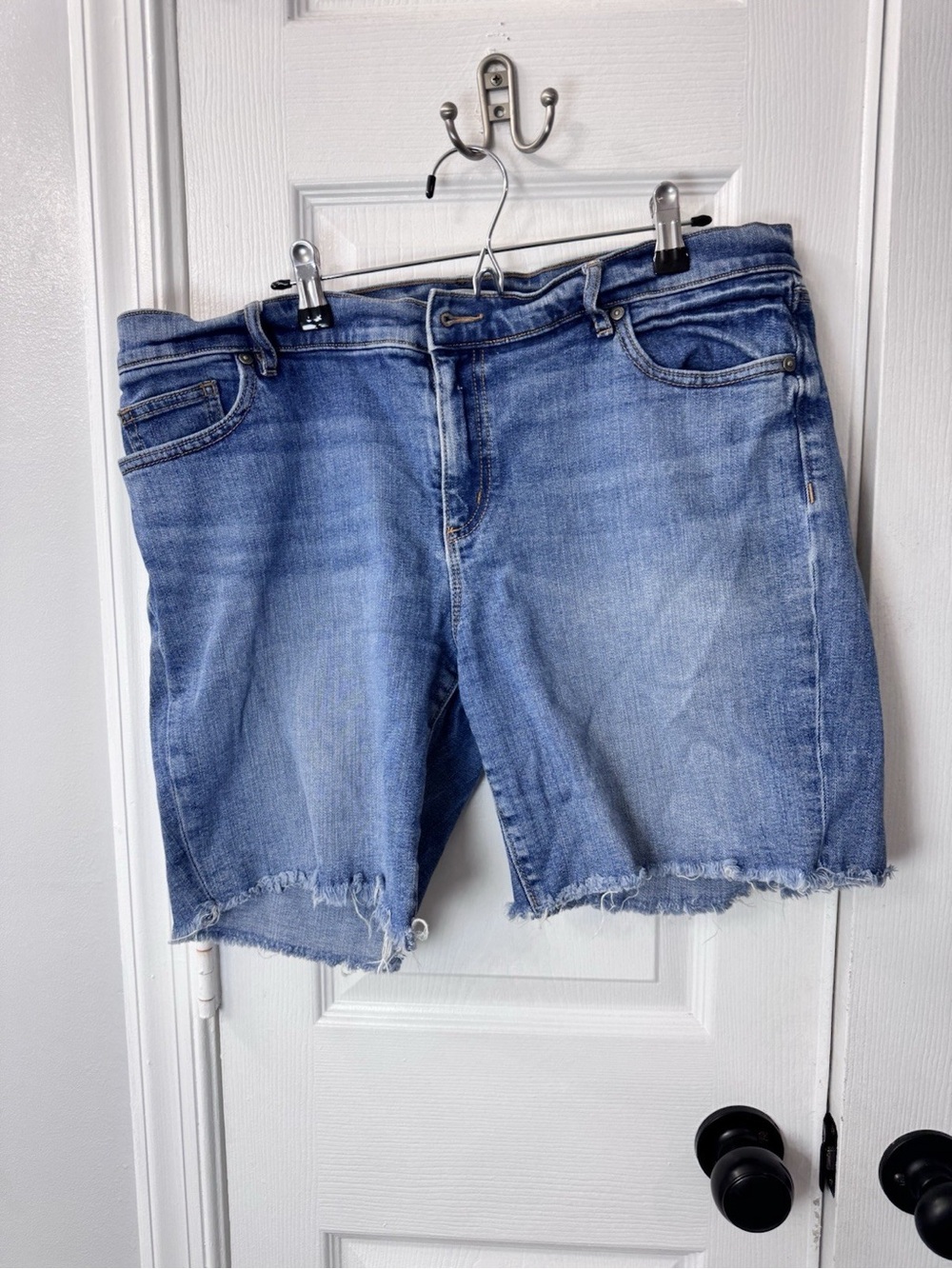 Loft Cut Off Jean Shorts Size 32(14)